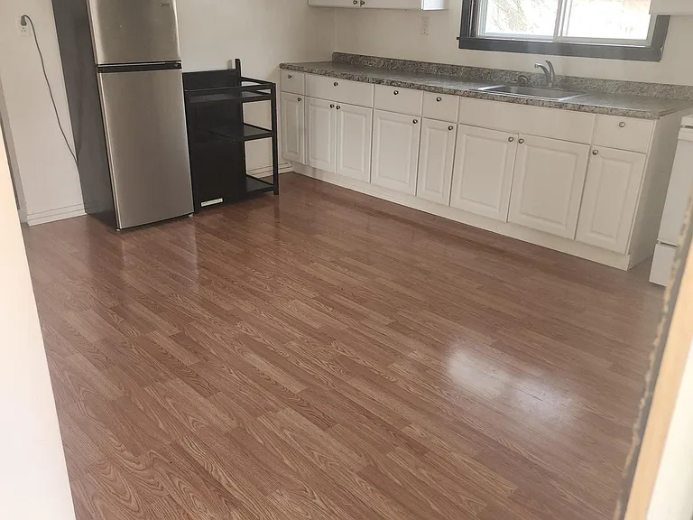 59 Graham Ave — Photo 4