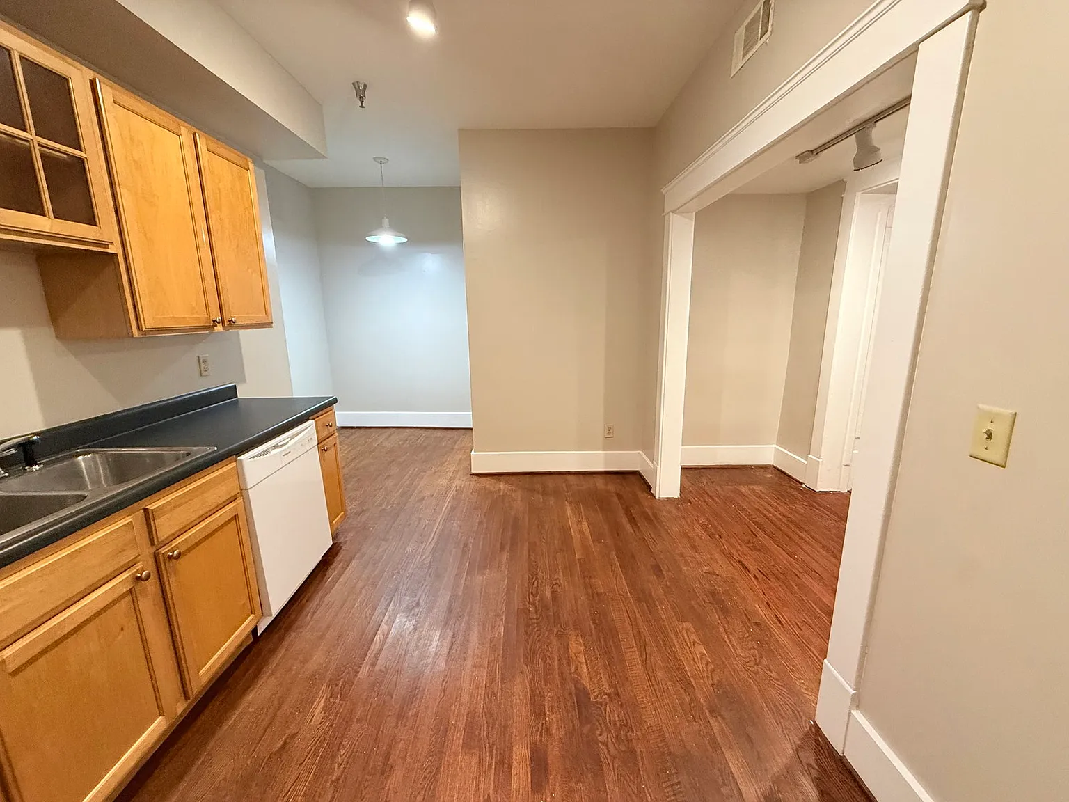 Katherine Court Apartments — Photo 3