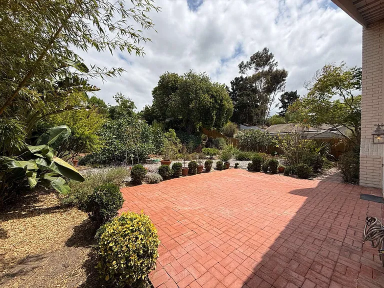2604 Jacaranda Ave — Photo 26