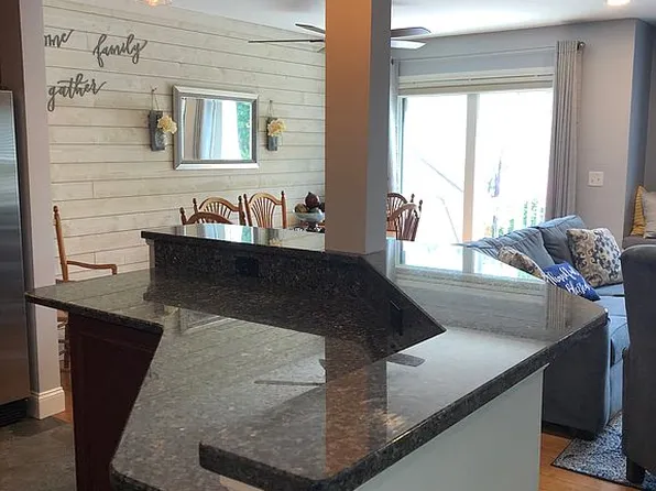 206 Treasure Island Rd, Webster, MA 01570