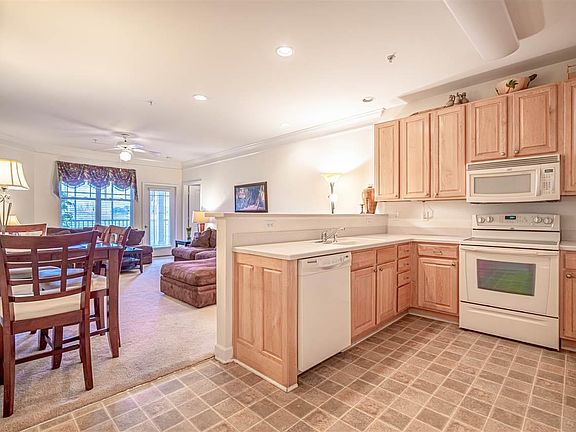 5th image of 395 S Crow Creek Dr. #1124