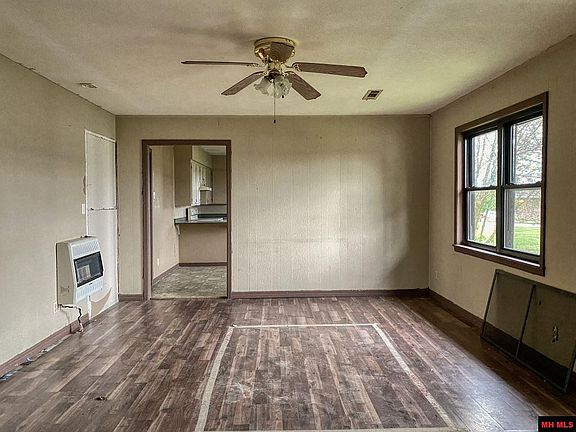 3rd image of 108 Arrowhead Dr