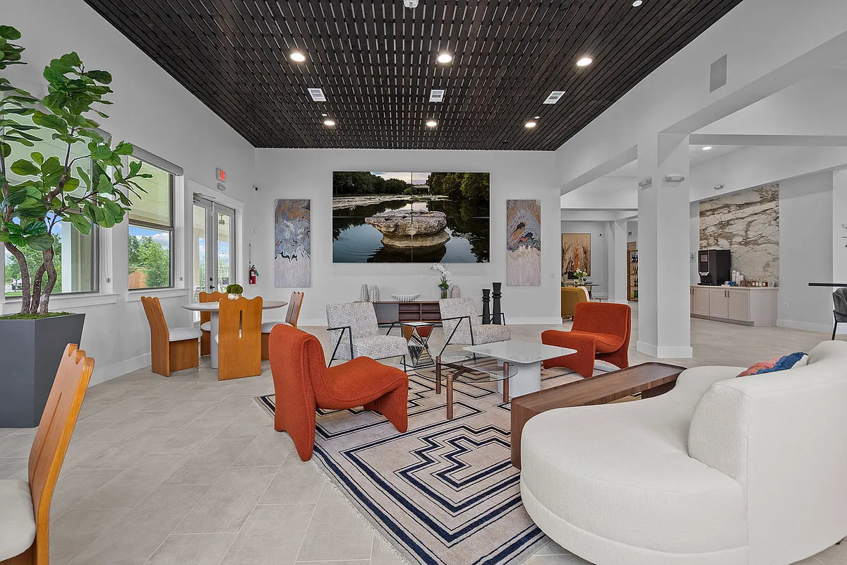 Building Photo - Mansions Eight65