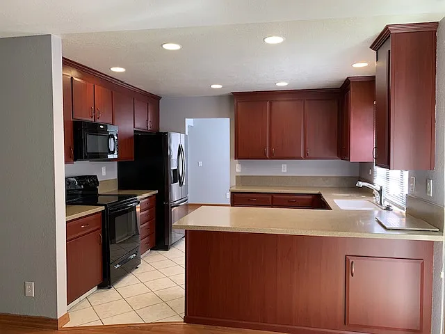 467 Whitney Ave — Photo 14