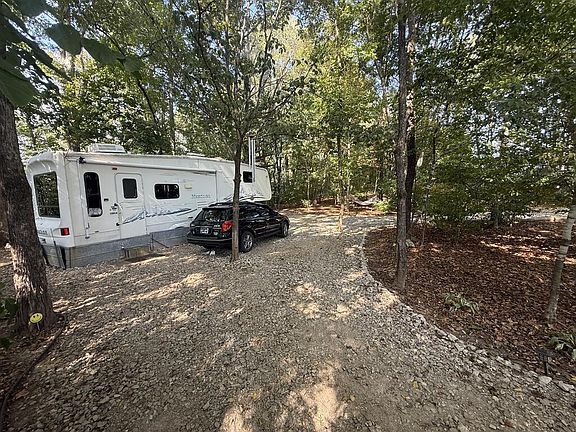 4th image of 231 Hideaway Ln