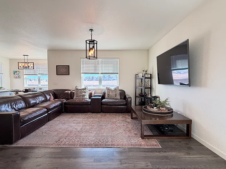 6977 Maidford Dr — Photo 8