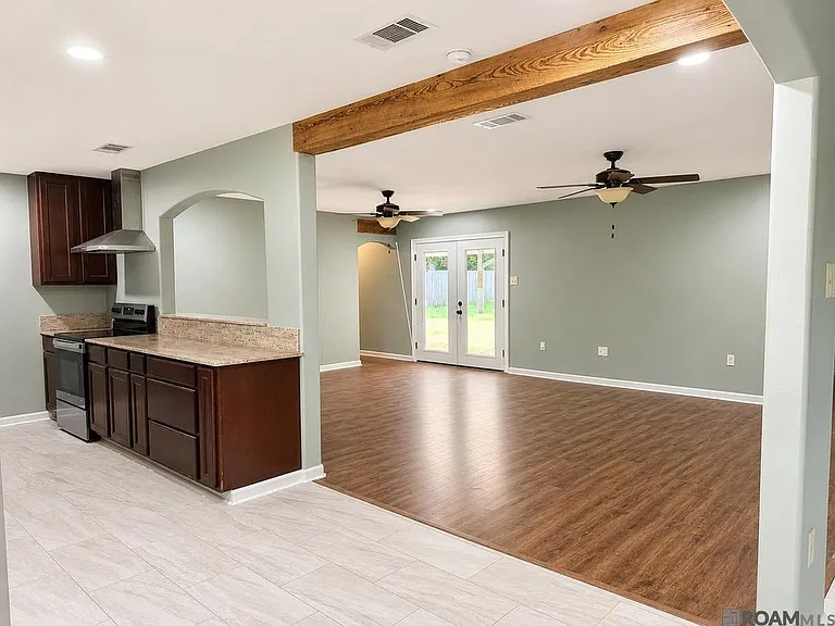 431 Gloria Dr — Photo 5