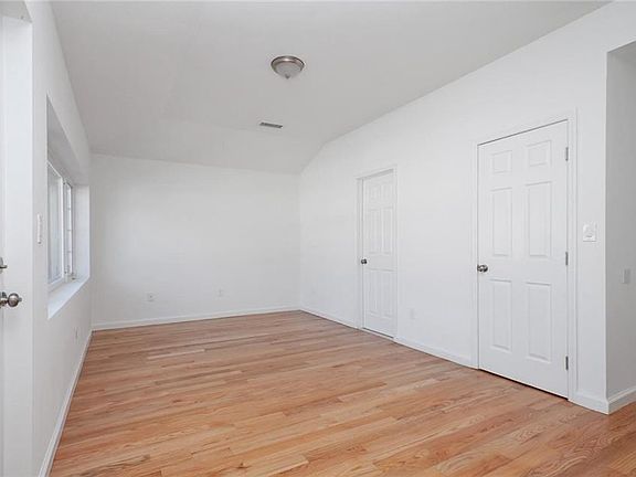 4th image of 260 Zerega Ave #2