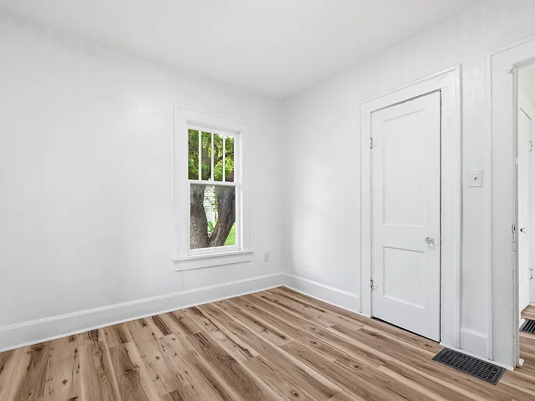 2446 Morton St — Photo 11