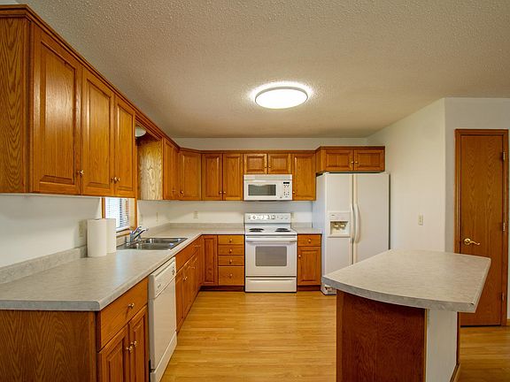 4th image of 1117 Patricia Ln NW
