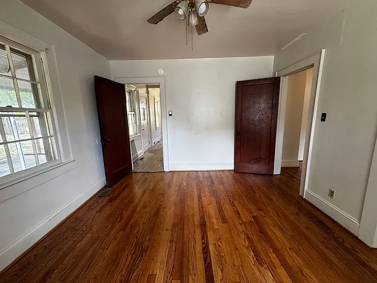 810 Kings Rd — Photo 10
