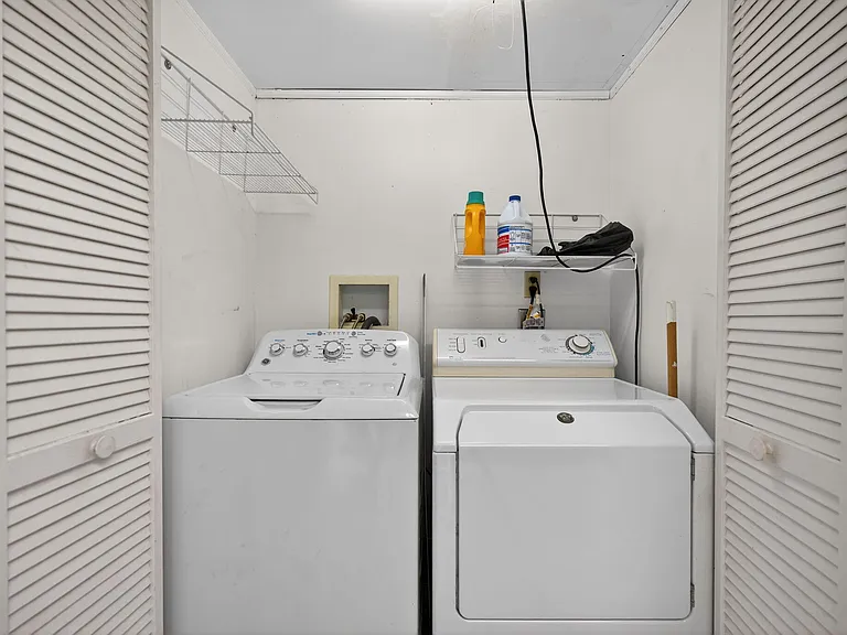 707 Stonewood Ct #19C — Photo 2