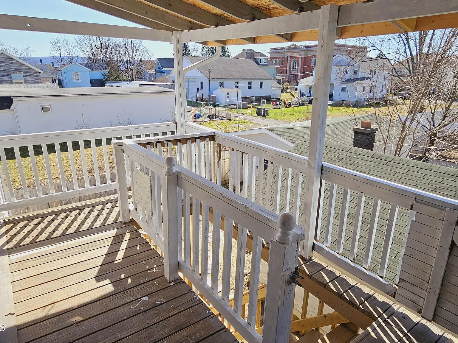 3 bed, 1.0 bath, 925 sqft, $1,000 — Photo 2