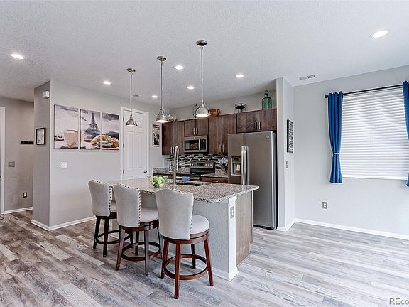 4th image of 166 S Kewaunee Way