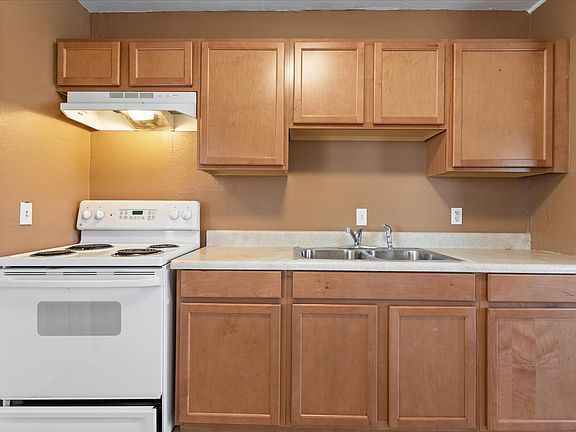 5th image of 601 61st Ave NE