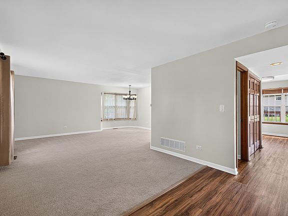 5th image of 1093 Brighton Dr