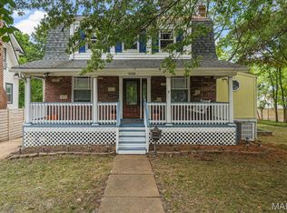 558 S Geyer Rd, Saint Louis, MO 63122