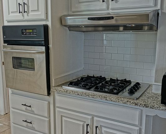 5th image of 2814 Briarwood Dr SE