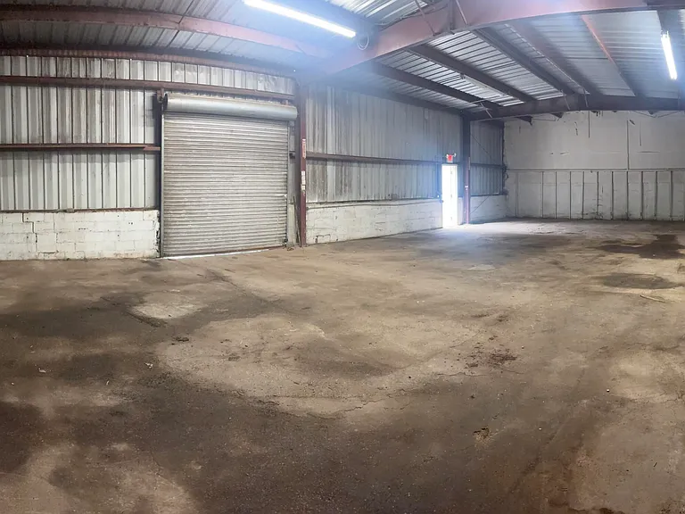 580 N County Line Rd — Photo 4