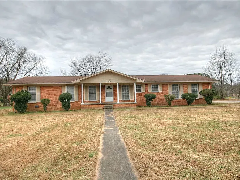 3 bed, 1575 sqft, $1,810 — Photo 2