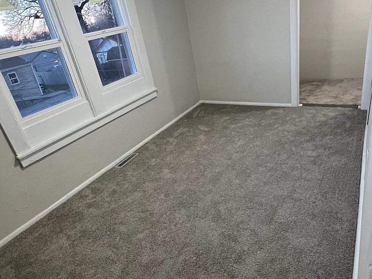 608 W Monroe St — Photo 22