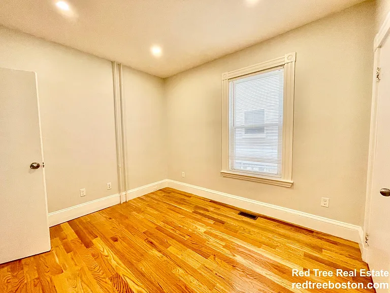 35 Newport St #2 — Photo 9