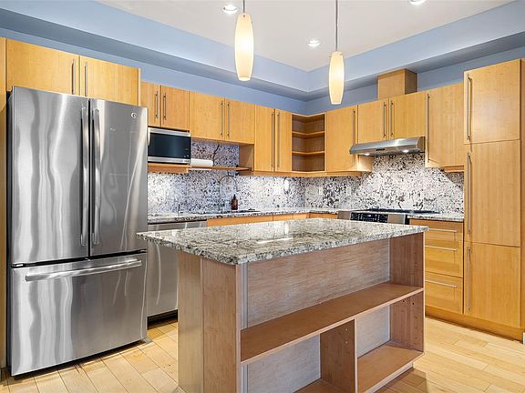 5th image of 6591 Lincroft Rd #202