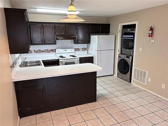 4th image of 1800 Oasis Dr #105