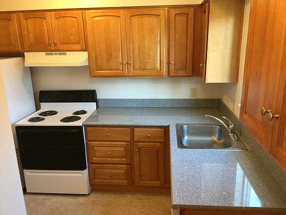4th image of 387 NE Conifer Blvd