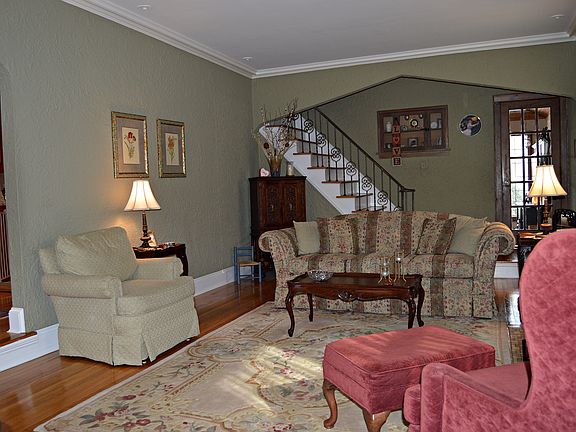 5th image of 266 N Hewlett Ave