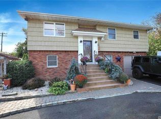 620 Shore Dr, Oakdale, NY 11769