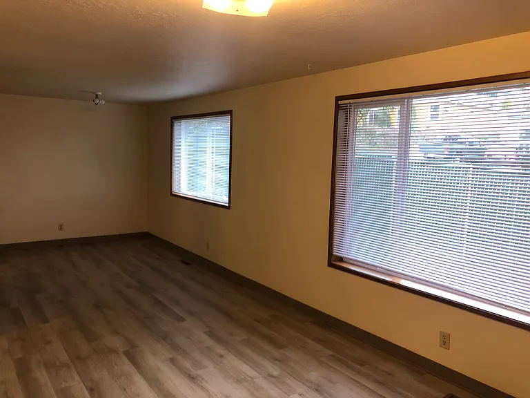 1420 Z St — Photo 2