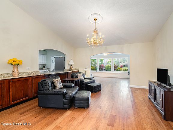3rd image of 1375 Continental Ave