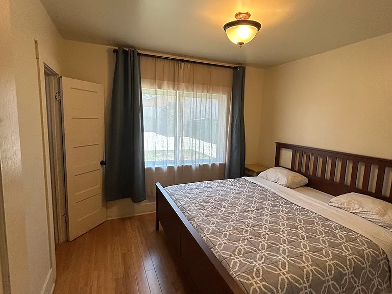 726 S Louise St — Photo 16