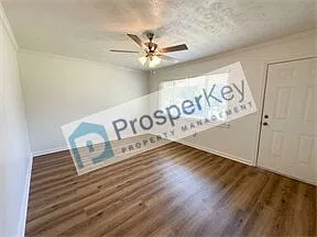 962 Farwell Dr — Photo 2