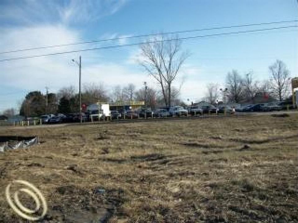 2nd image of 18585 Fort St