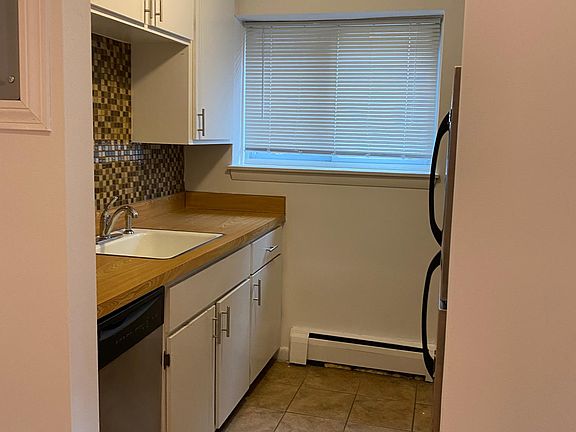 5th image of 425 S Huntington Ave APT 2