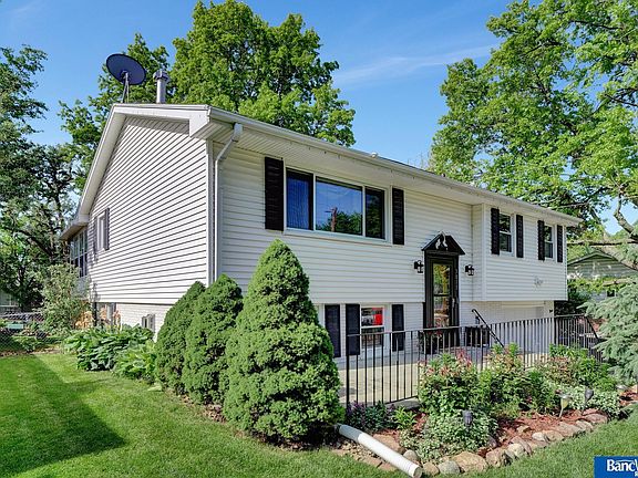 2nd image of 3011 Loveland Dr