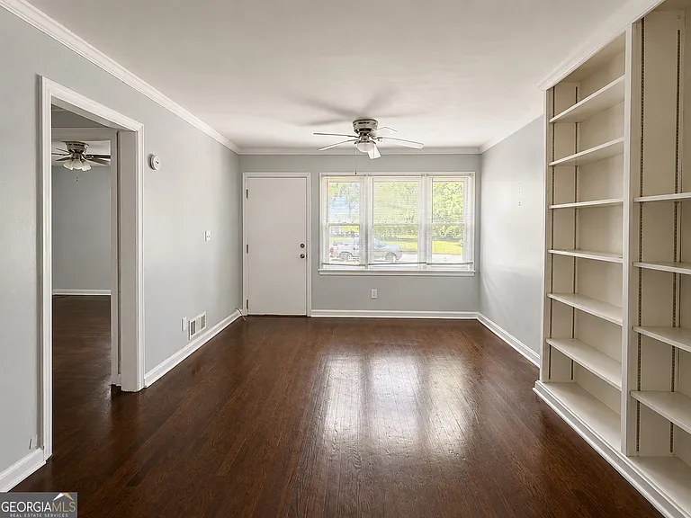 147 Burnside St #3 — Photo 7