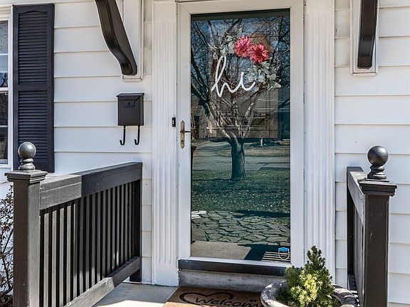 4th image of 308 S Parker Dr