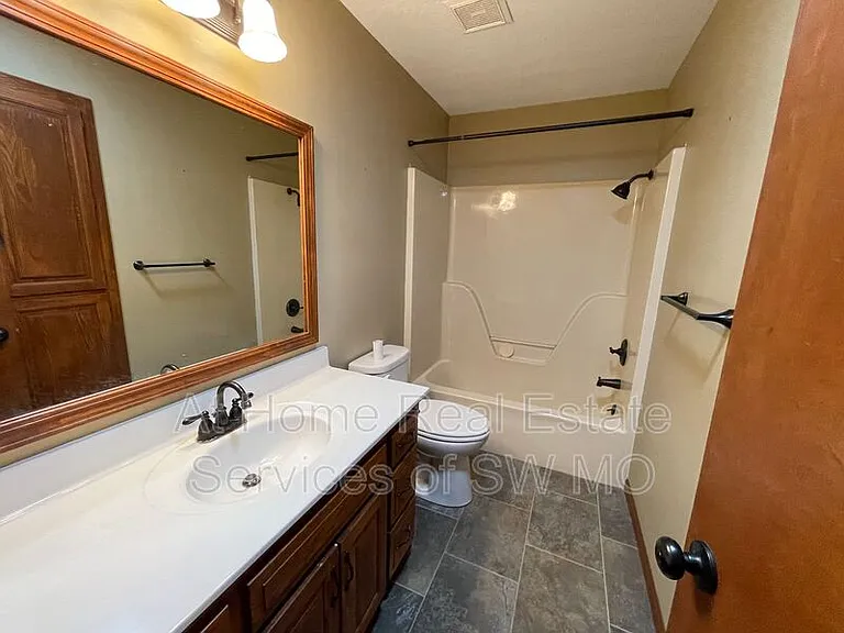 201 W Sally Ln — Photo 7