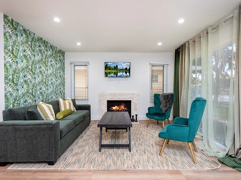 307 S La Peer Dr — Photo 21