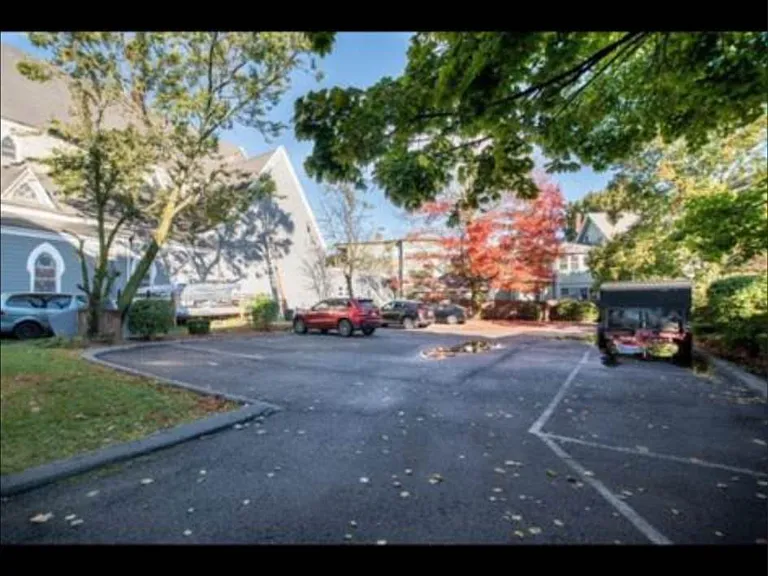 131 N Common St #B — Photo 1