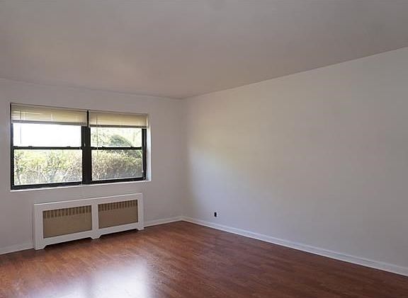 4th image of 35 Shady Glen Ct APT 1H