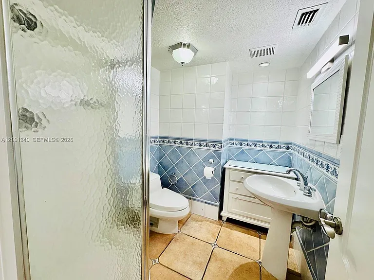 2555 Collins Ave #711 — Photo 8