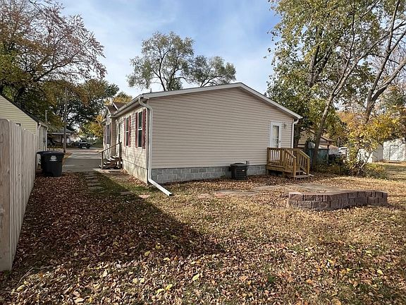 5th image of 92 Huron Cir
