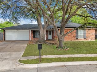 6305 Arthur Dr, Edgecliff Village, TX 76134