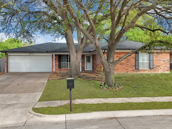 6305 Arthur Dr, Edgecliff Village, TX 76134