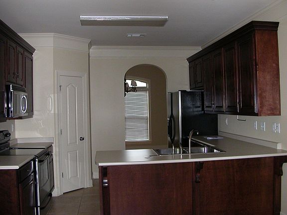 4th image of 557 Browning Dr