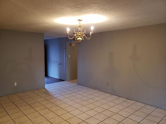 3rd image of 1255 Elaine Dr